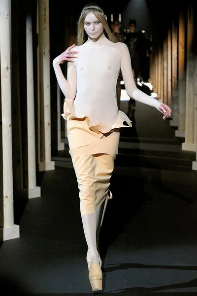Look 32